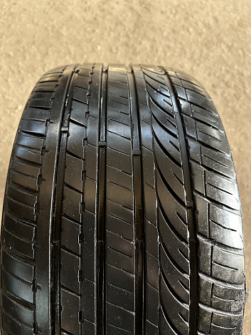 Onyx 245/45 R18