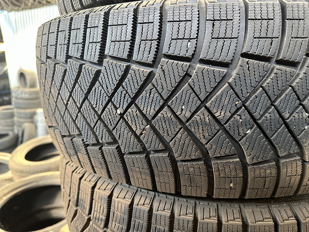 Pirelli IceZero 235/55 R18